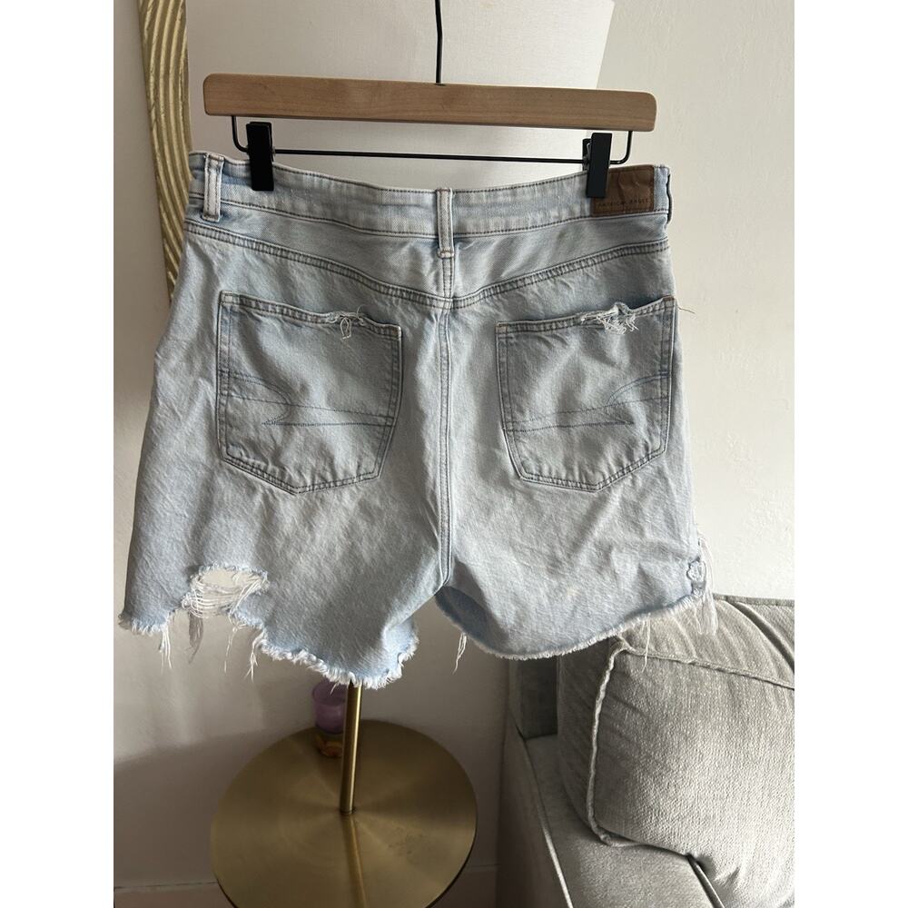 American Eagle Baggy Mom Denim Short 12 Ripped Light Wash - Picture 2 of 16